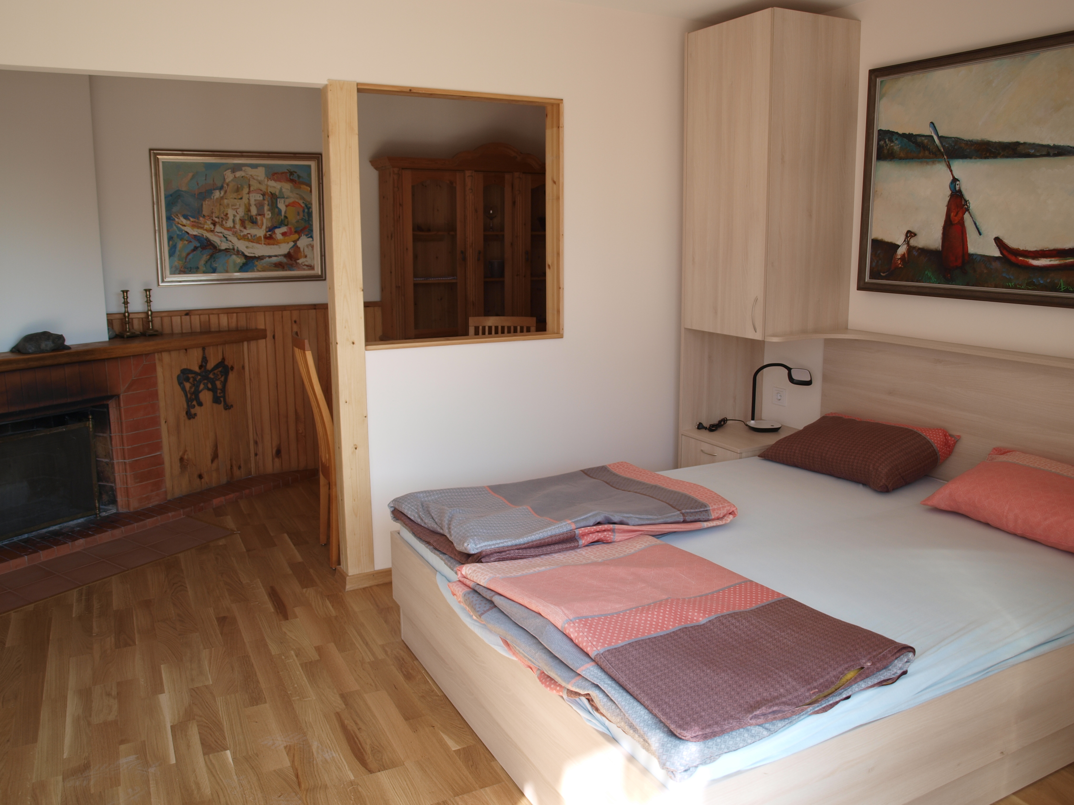 Standard-Doppelzimmer – Doppelbett und Kamin